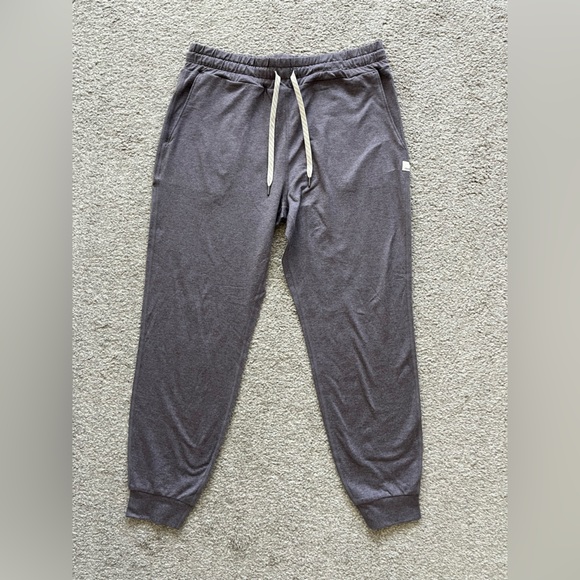NWOT Vuori Womans Performance Jogger Size Small in Darker Heather Purple